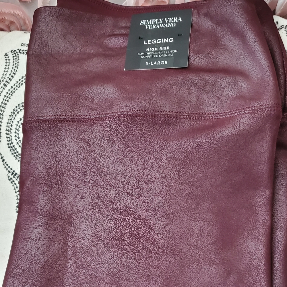 NEW Vera Wang Legging